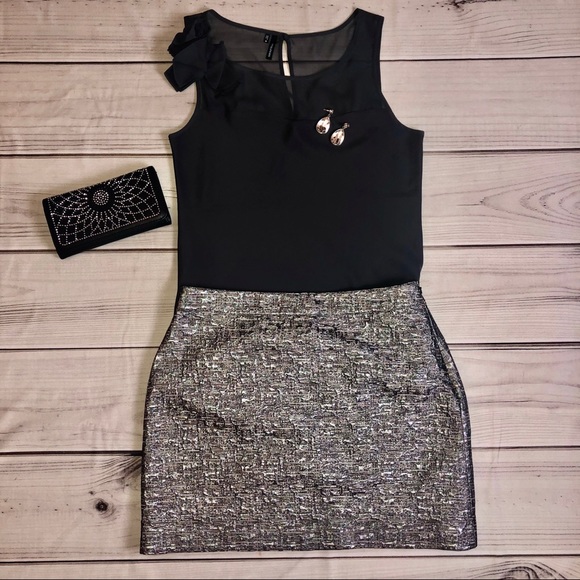 Banana Republic silver skirt. NWT - Picture 2 of 7